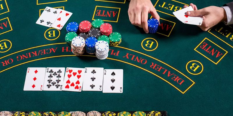 Nắm chắc luật đánh bài poker online